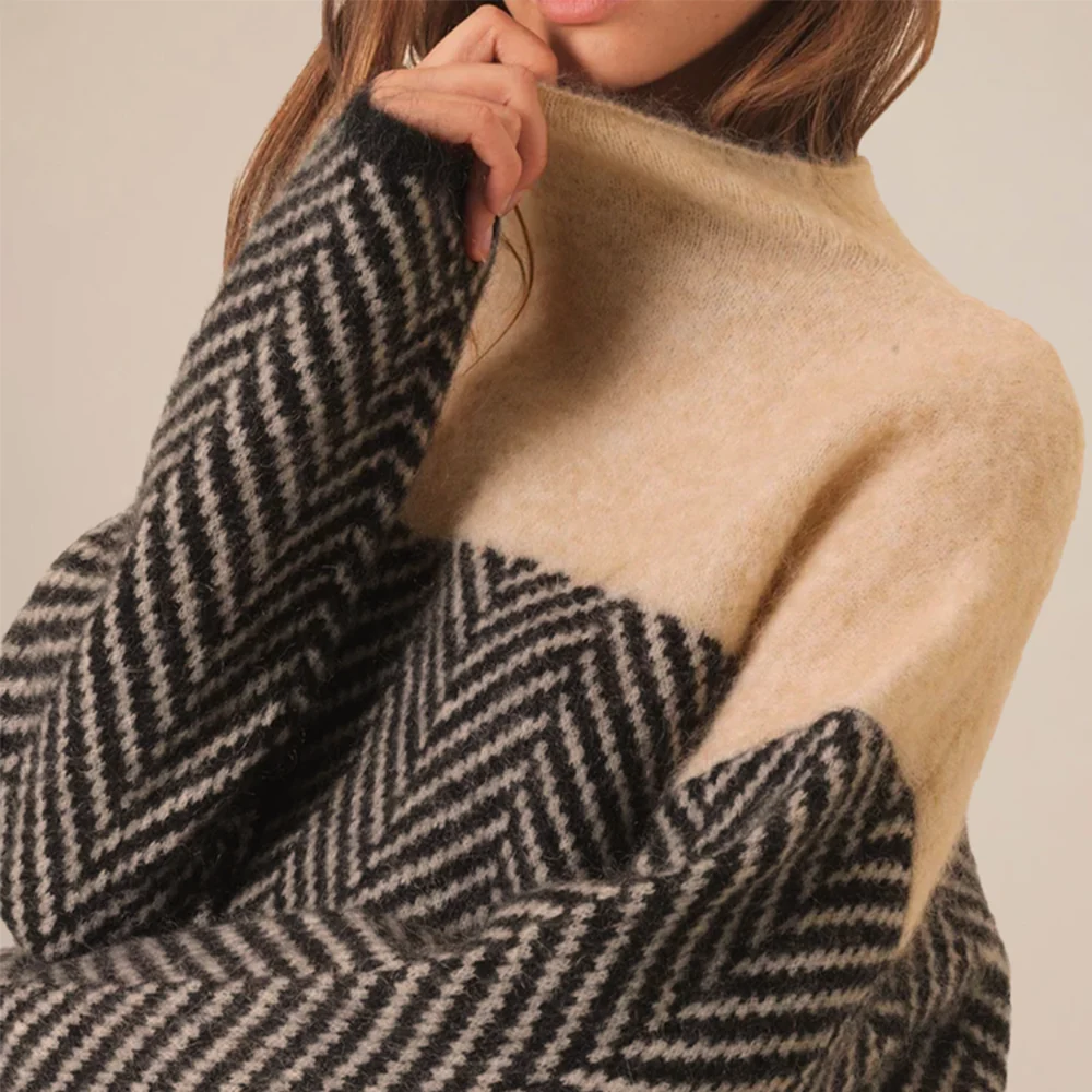 Soft Cashmere Turtleneck Sweater - Claire