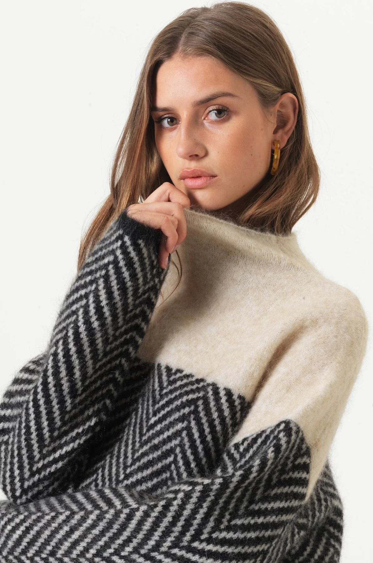 Soft Cashmere Turtleneck Sweater - Claire