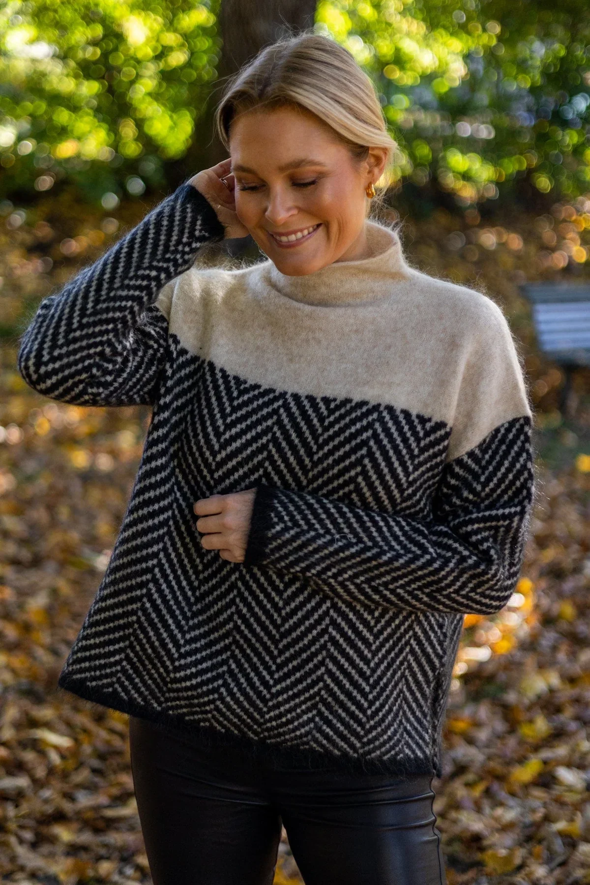 Soft Cashmere Turtleneck Sweater - Claire